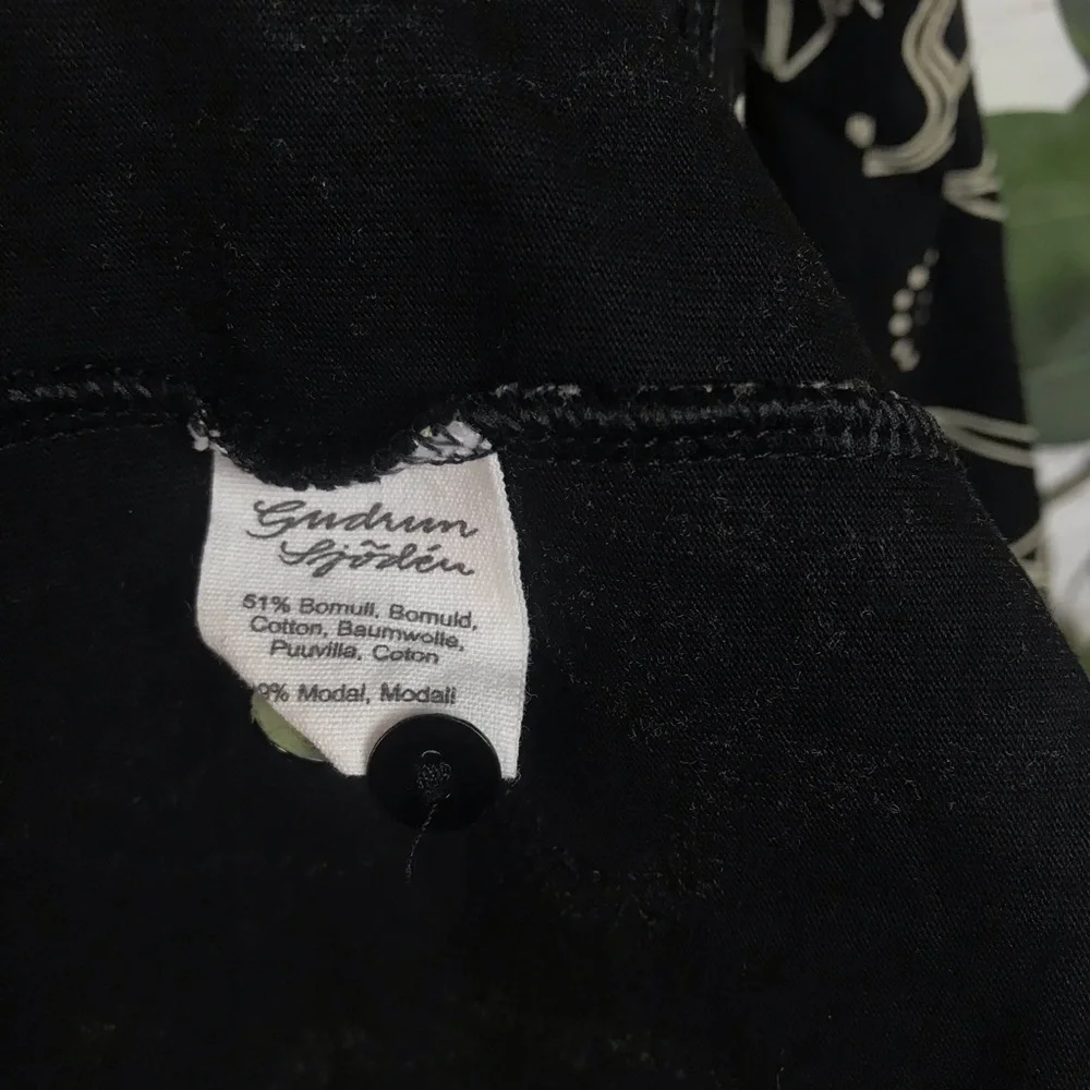 Gudrun Sjoden Size Medium Black Floral Print Asymmetrical Hem Half Sleeve Dress - Picture 5 of 5